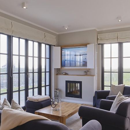 Reetland Am Meer - Luxusplus Reetdachvilla Mit 4 Schlafzimmern, Aussensauna, Loungebereich Und Kamin G07 ดรันส์เคอ ภายนอก รูปภาพ